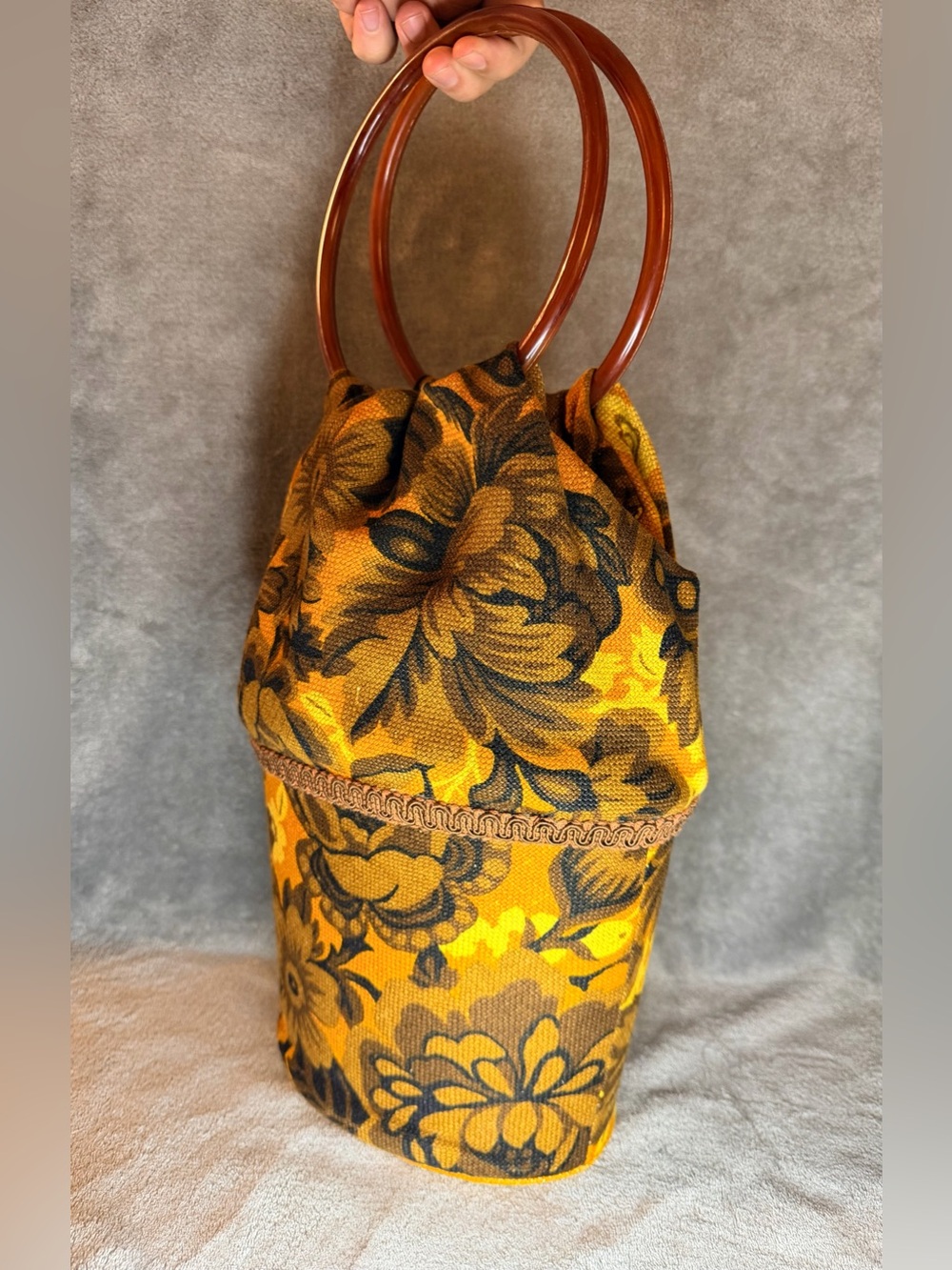 60s Homemade Floral Bucket Bag with Lucite Handles - Picture 3 of 10